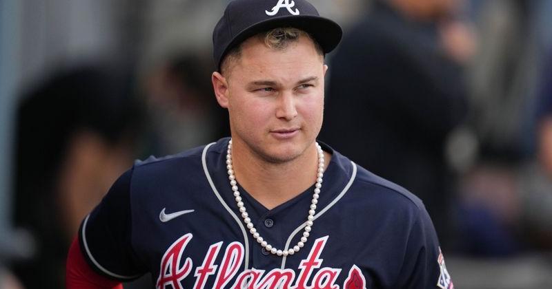 Atlanta Braves right fielder Joc Pederson (22) wears pearls in the dugout before game five of the 2021 NLCS against the Los Angeles Dodgers at Dodger Stadium.