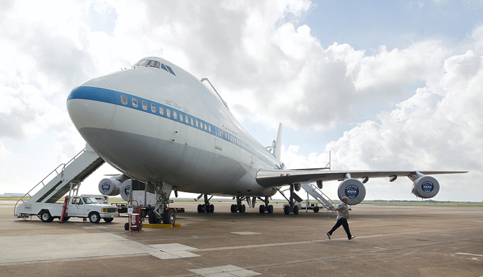 NASA, Space Center announce plans for shuttle carrier exhibit