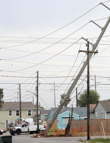 Strong winds down power lines across Galveston | Local News | The Daily ...