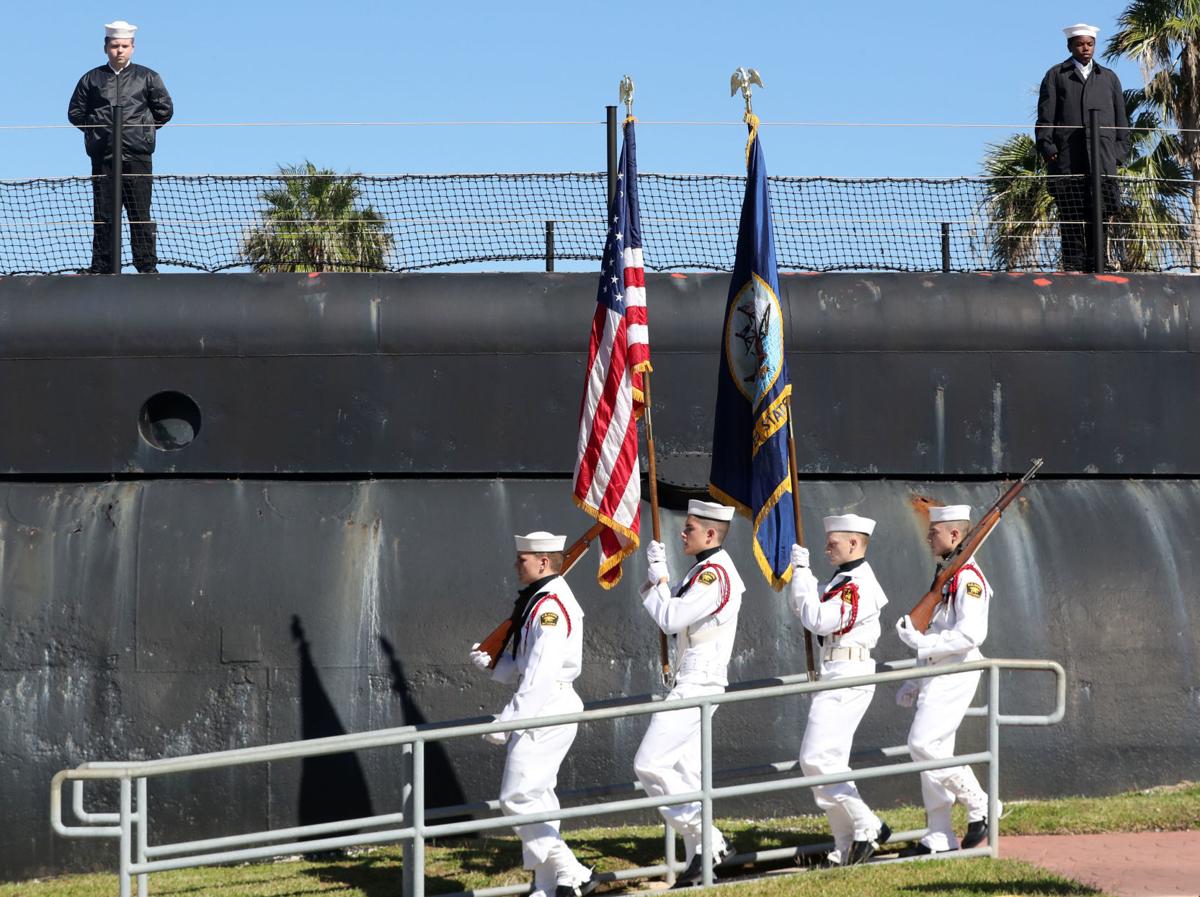 Do mail carriers work on veterans day