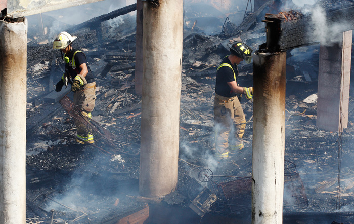 Raging fire destroys house on Tiki Island | Local News | The Daily News