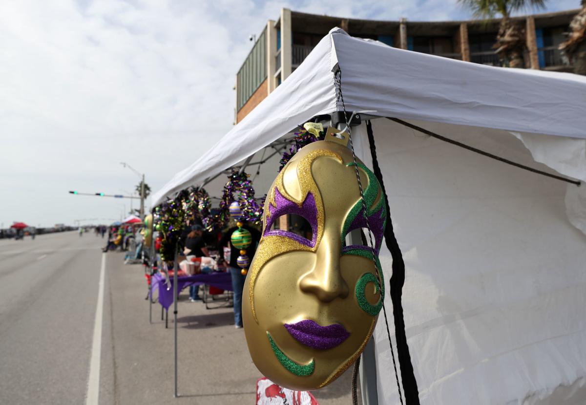 Mystic Krewe of Aquarius opens the second day of Mardi Gras | Local