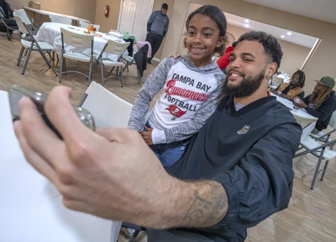 Mike Evans Family Foundation provides meals in Galveston, Local Sports