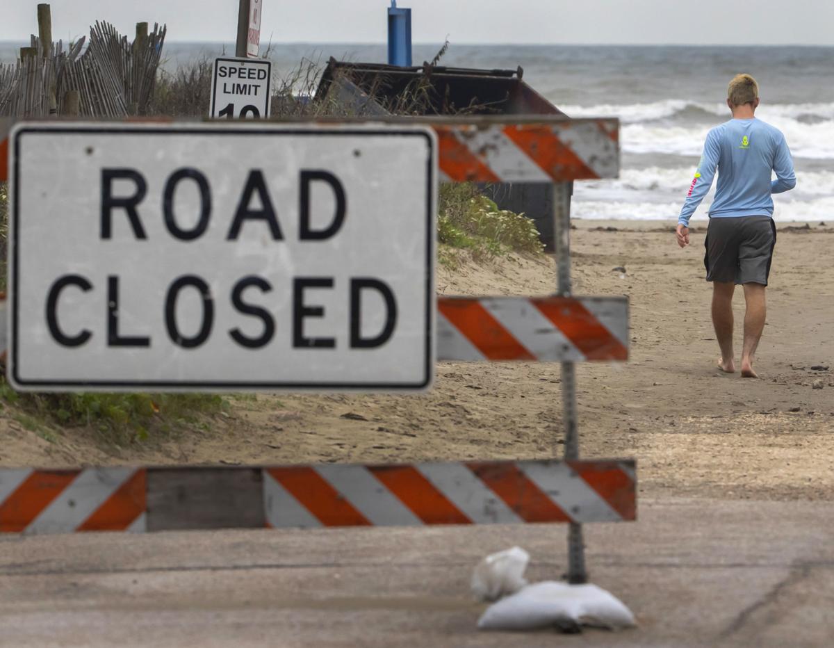 Beach Still Open In One Small Community And Galveston Leaders Aren T Happy Local News The Daily News The city is bordered by galveston to the east and west, the east bay on the north and the gulf of mexico to the south. beach still open in one small community