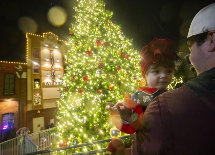 Galveston rings in the holidays with downtown Christmas tree lighting