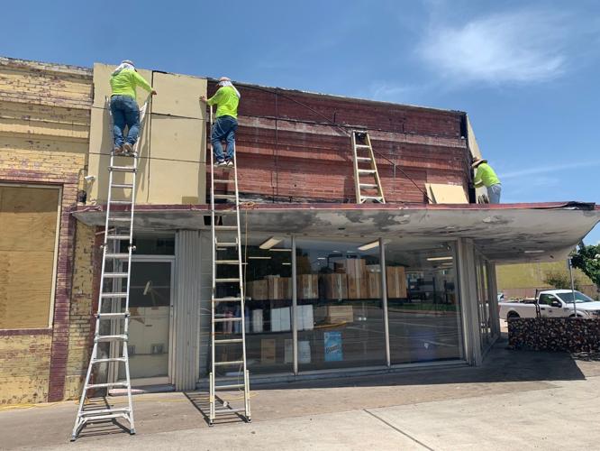 94rentalhouse development progresses on island; Kelley's cooks up