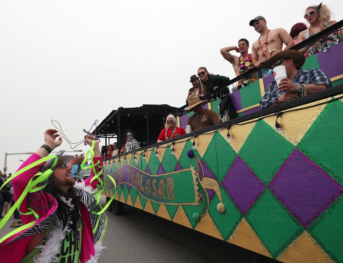 Revelers celebrate Mardi Gras on the Seawall | Local News | The Daily News