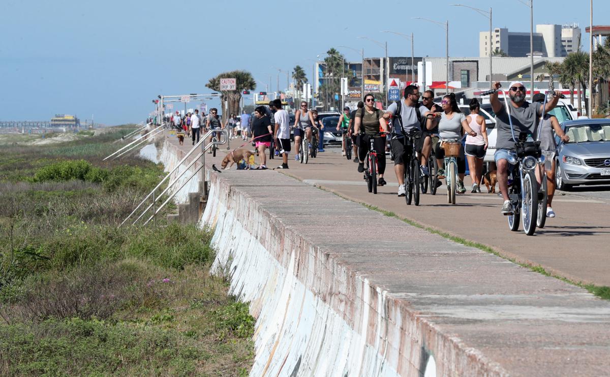 Thoundands flock to Galveston beaches