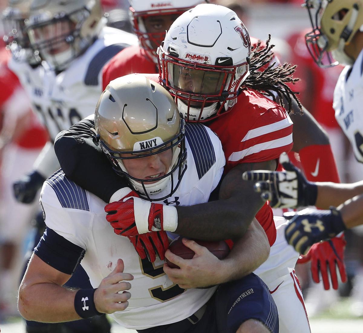 Cougars Sink Navy 24 14 Free College Sports The Daily News