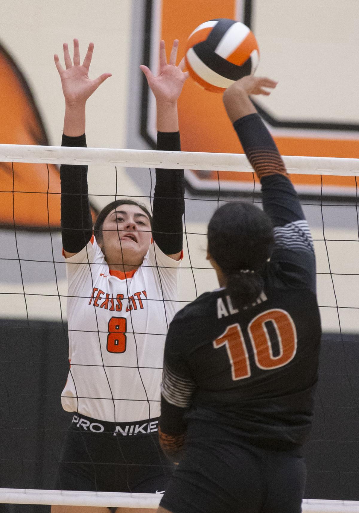 Texas City scraps early, but Alvin sweeps in season opener High