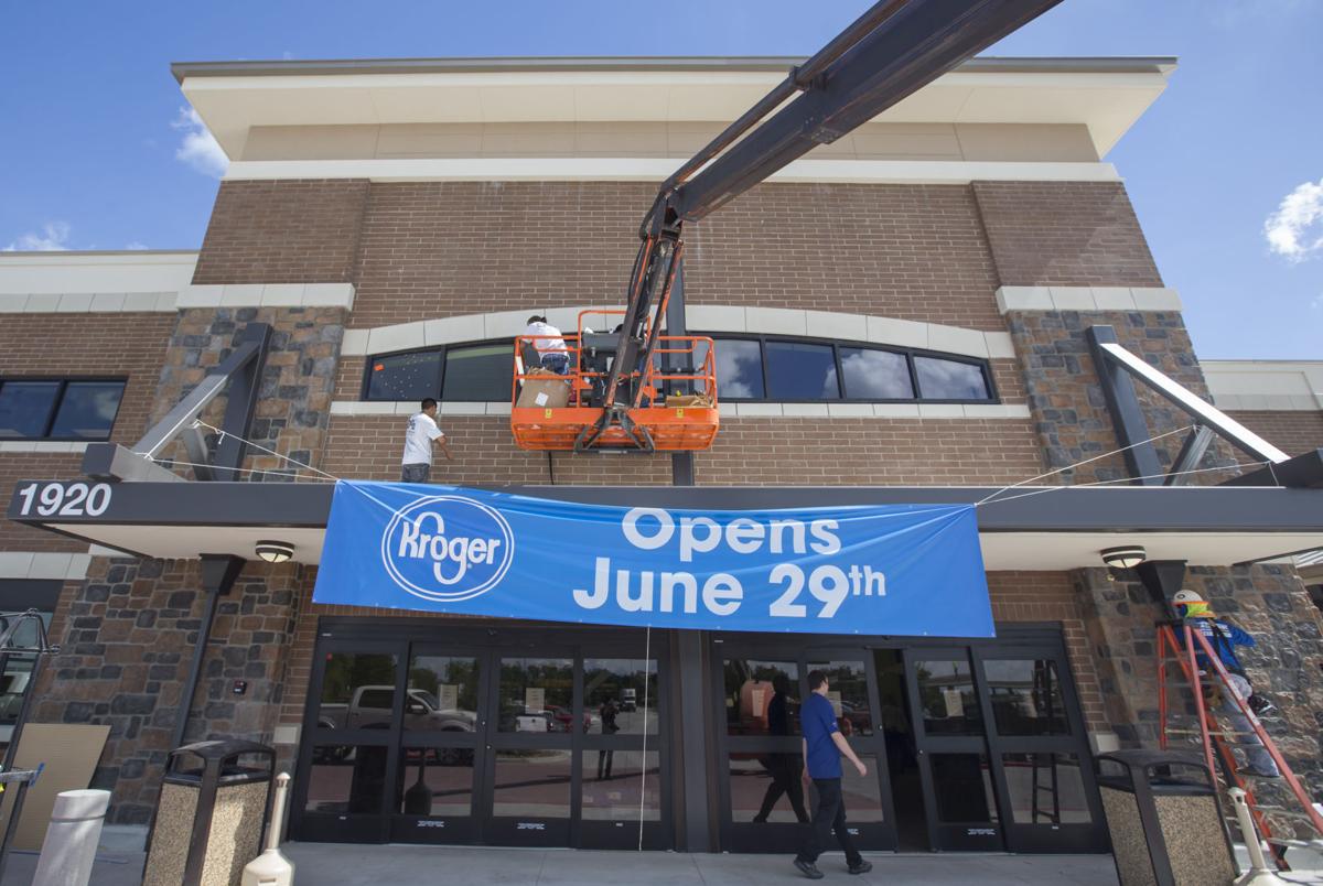 Bonus Buzz Kroger Opens Super Sized Supermarket Business The Daily News