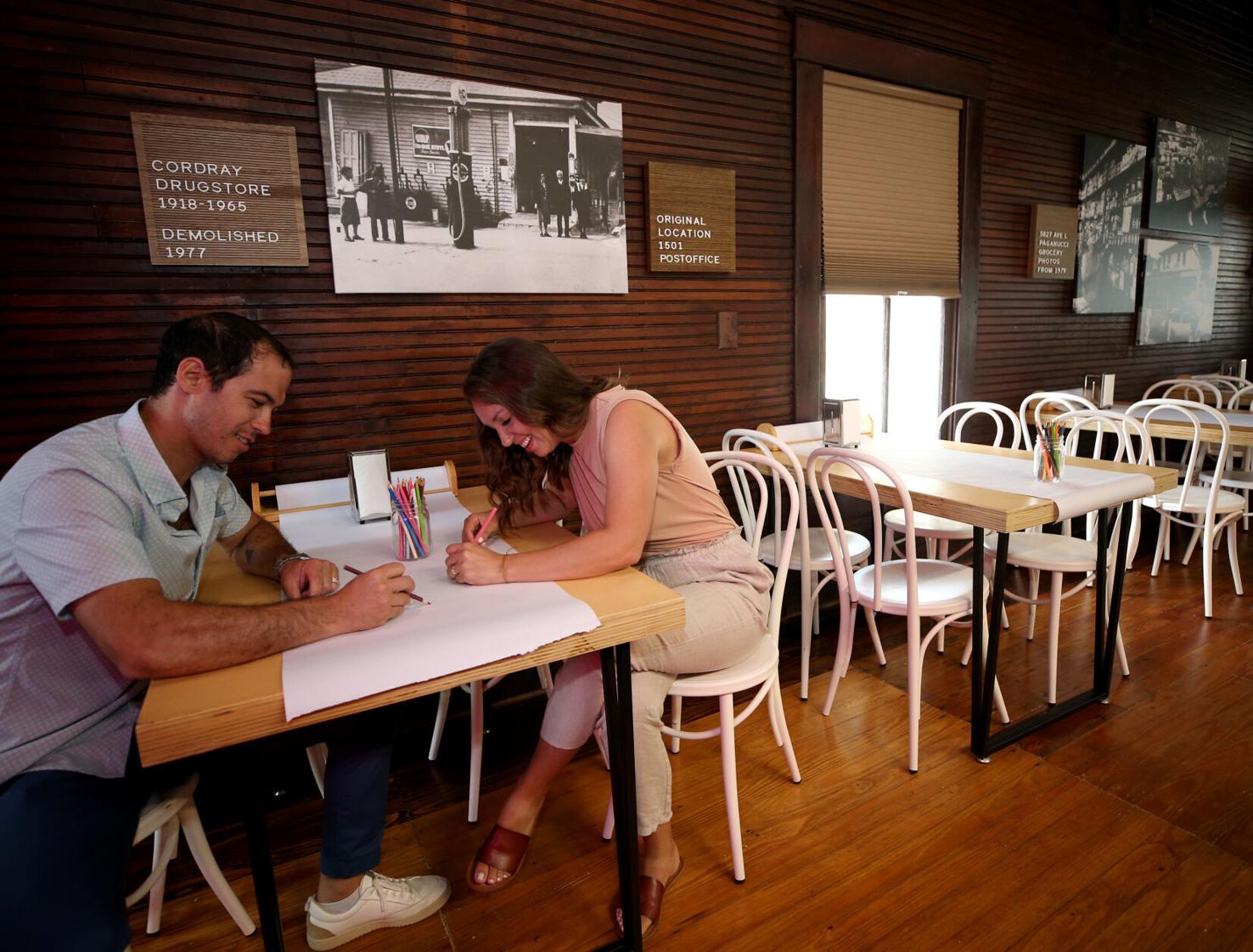 TV stars open Galveston ice cream shop; seafood restaurant to replace