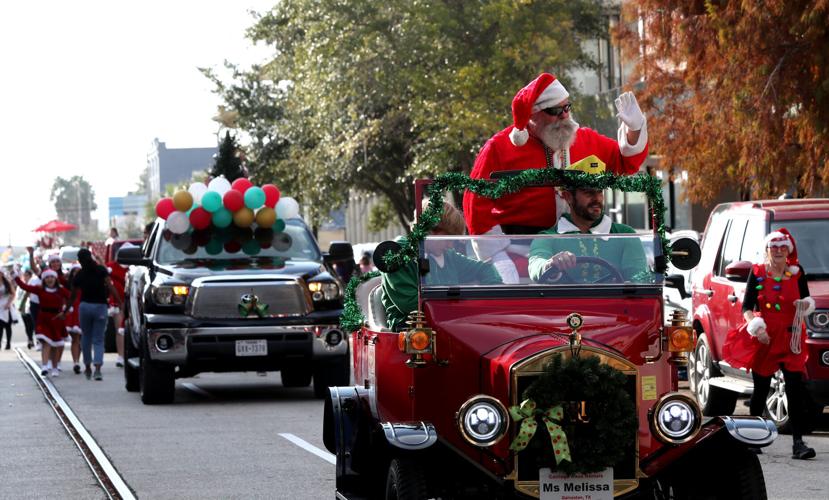 Parade spreads holiday cheer through downtown Galveston | Local News ...