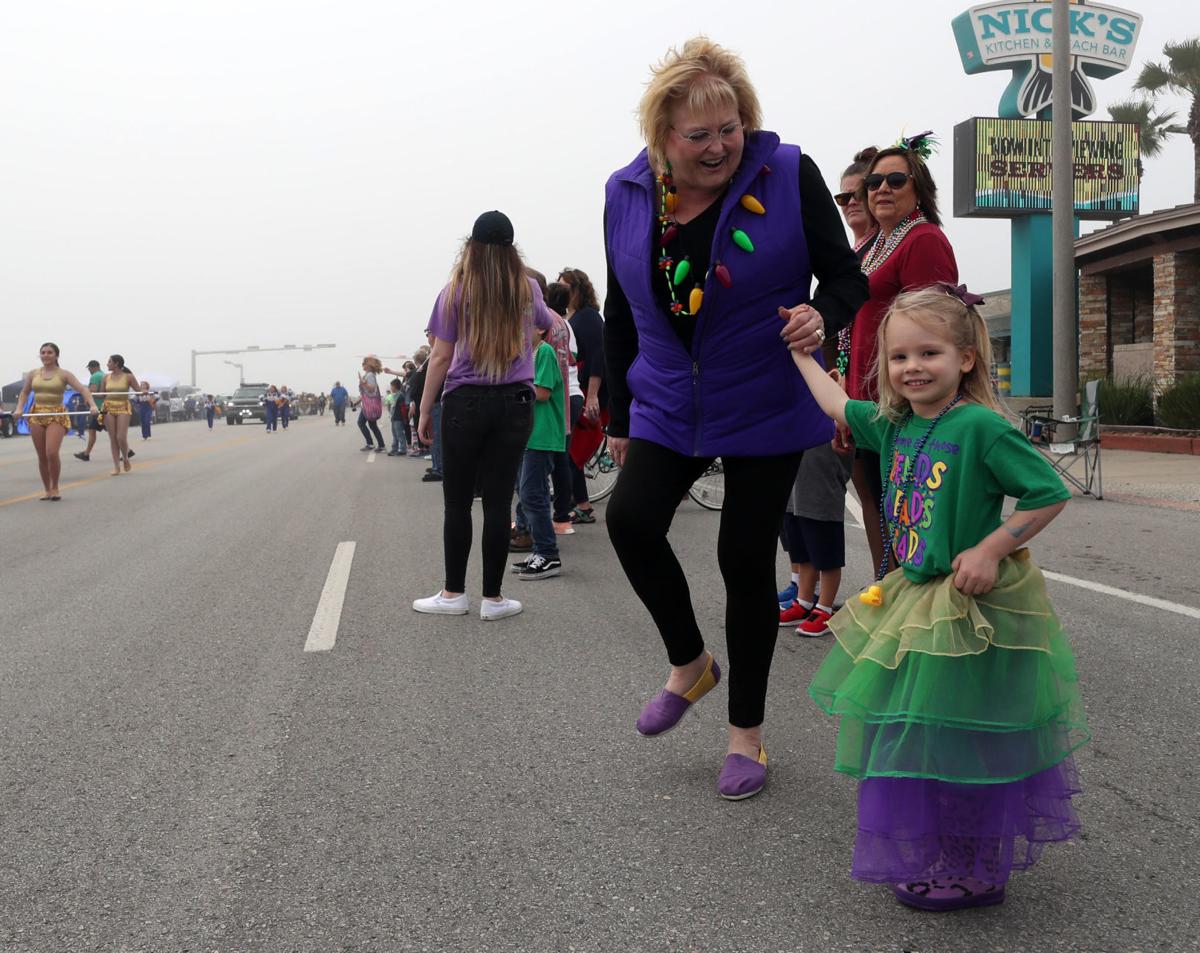 Revelers celebrate Mardi Gras on the Seawall | Local News | The Daily News