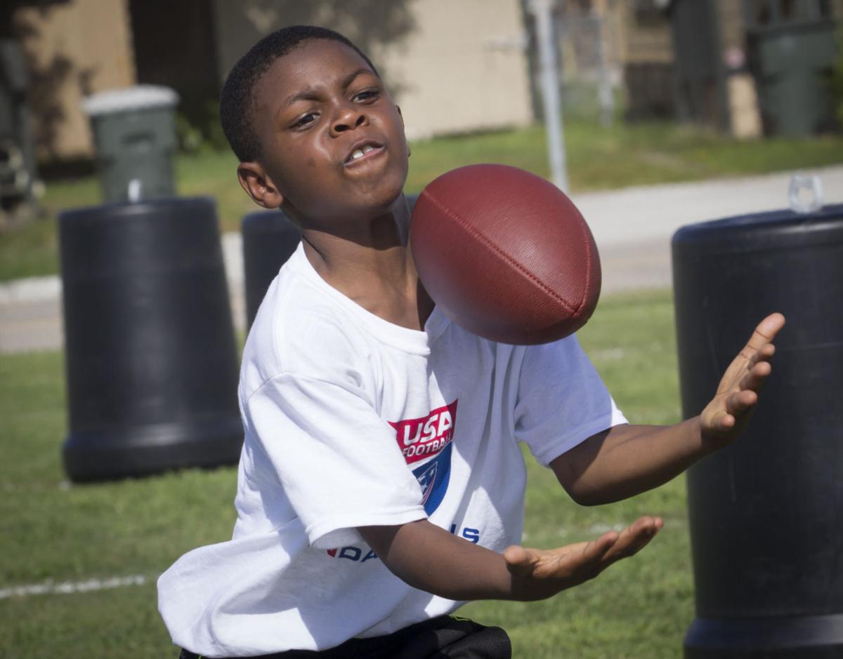 Nfl Wr Galveston Native Mike Evans Takes On Hometown Hero Status With Football Camp Local Sports The Daily News