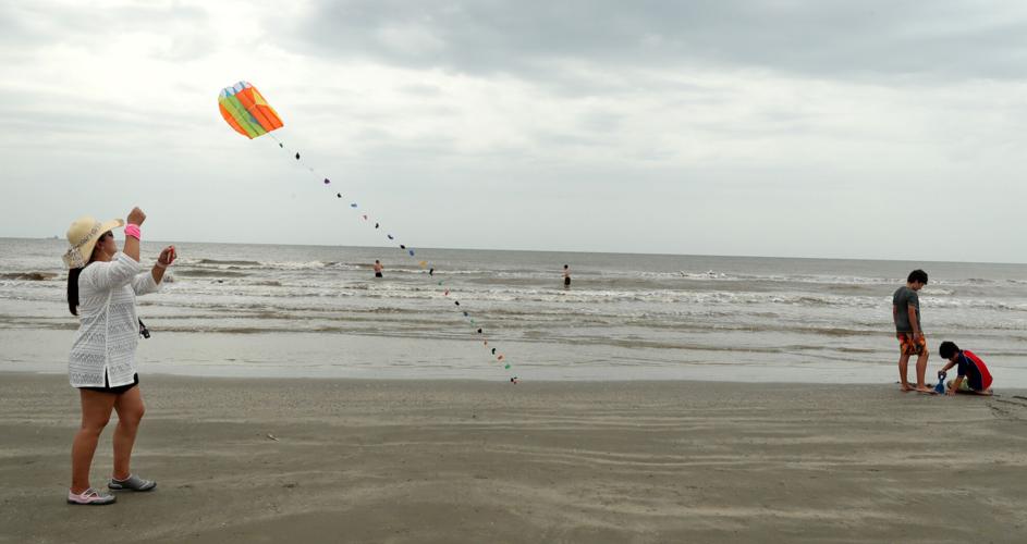 Visitors pour in to Galveston Labor Day weekend despite COVID concerns