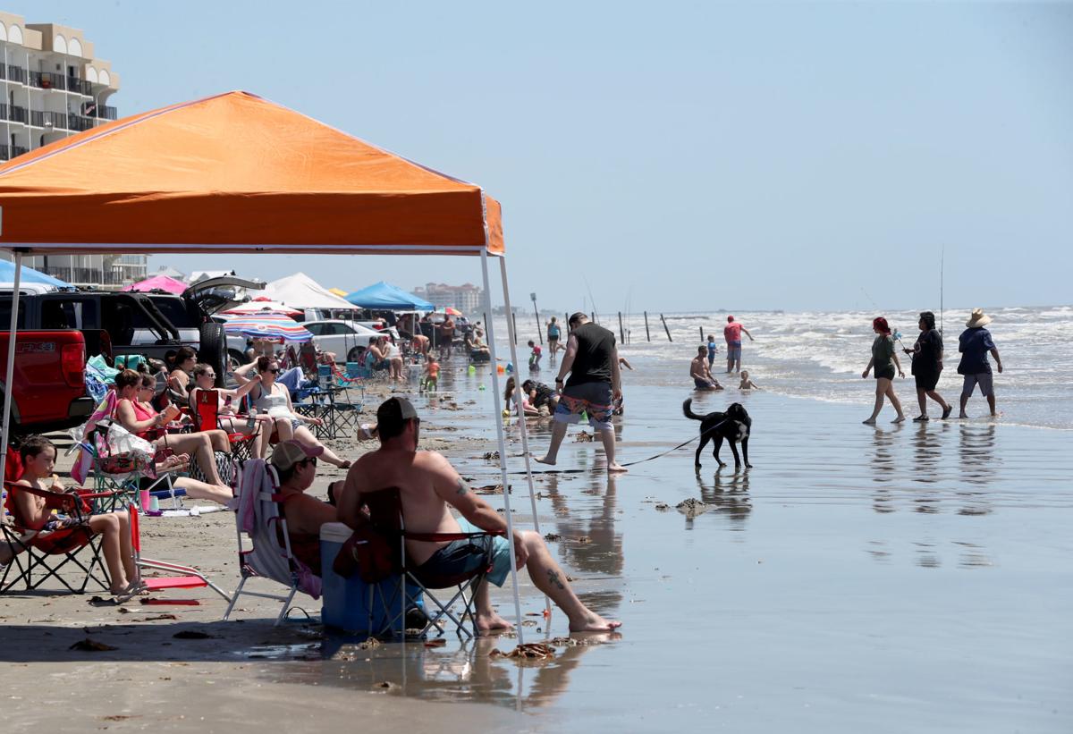 Thoundands flock to Galveston beaches