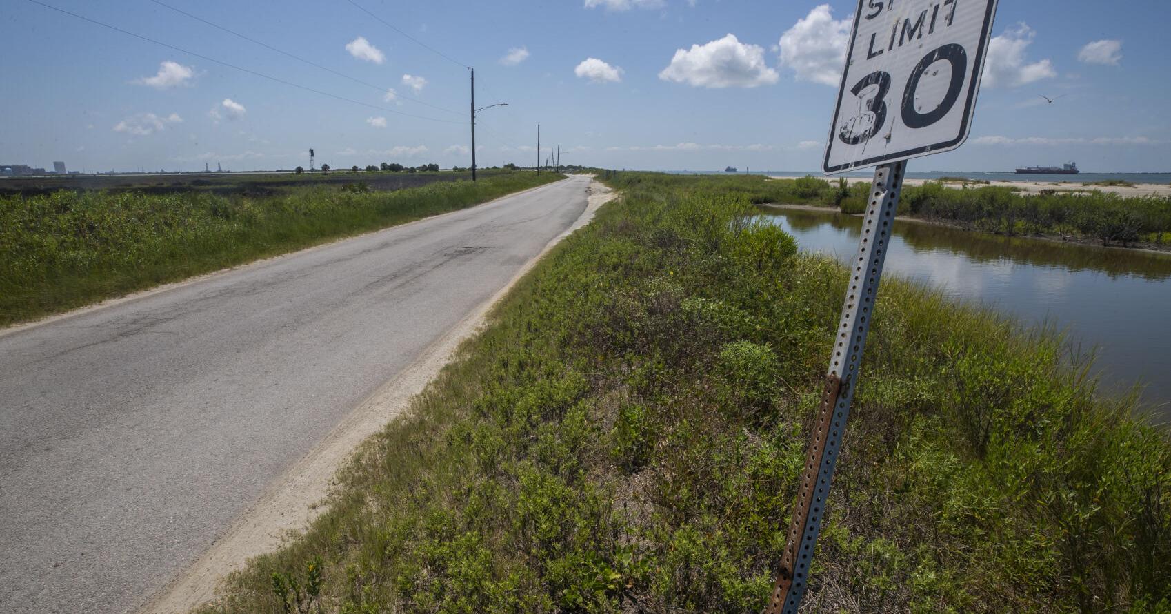 Shoddy road hampers East Beach attendance in Galveston, officials say - Vimarsana News