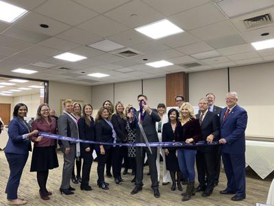 Island chamber holds ribbon-cutting ceremony