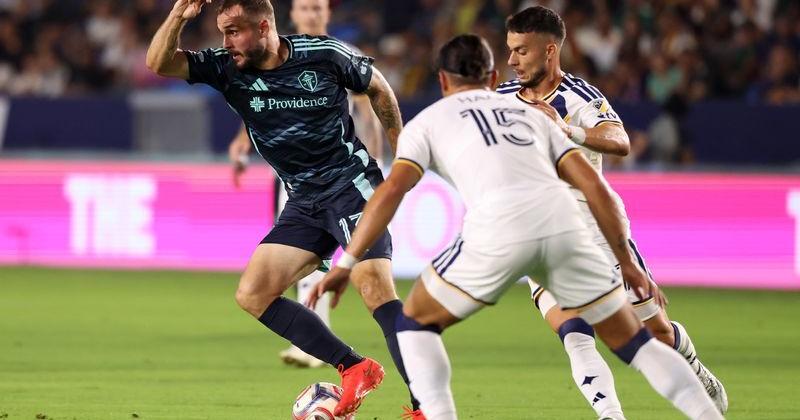 Paul Arriola’s late goal off bench helps Sounders earn draw at Galaxy
