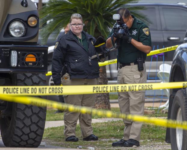 Man Killed Officer Injured In Clear Lake Shores Shooting Police News The Daily News