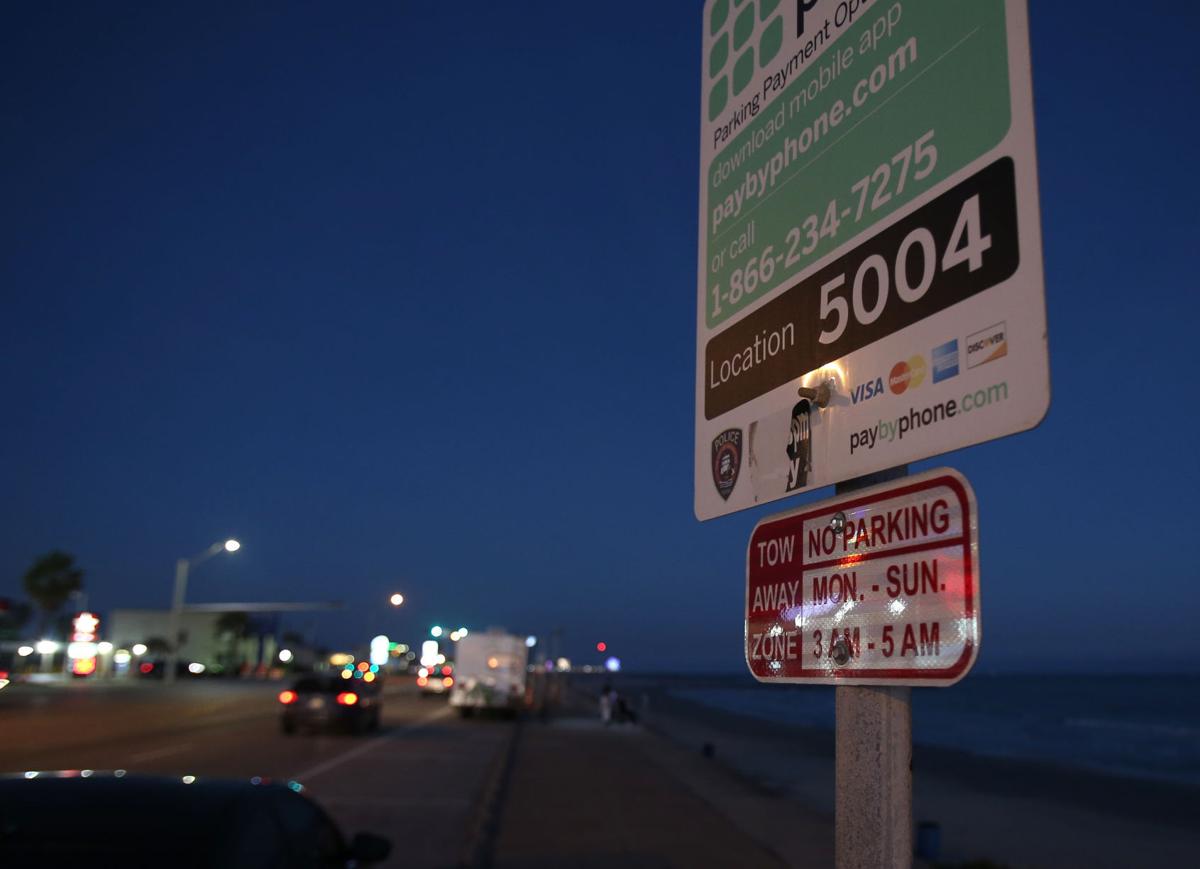 New Galveston rule prohibits most overnight parking on Seawall Local