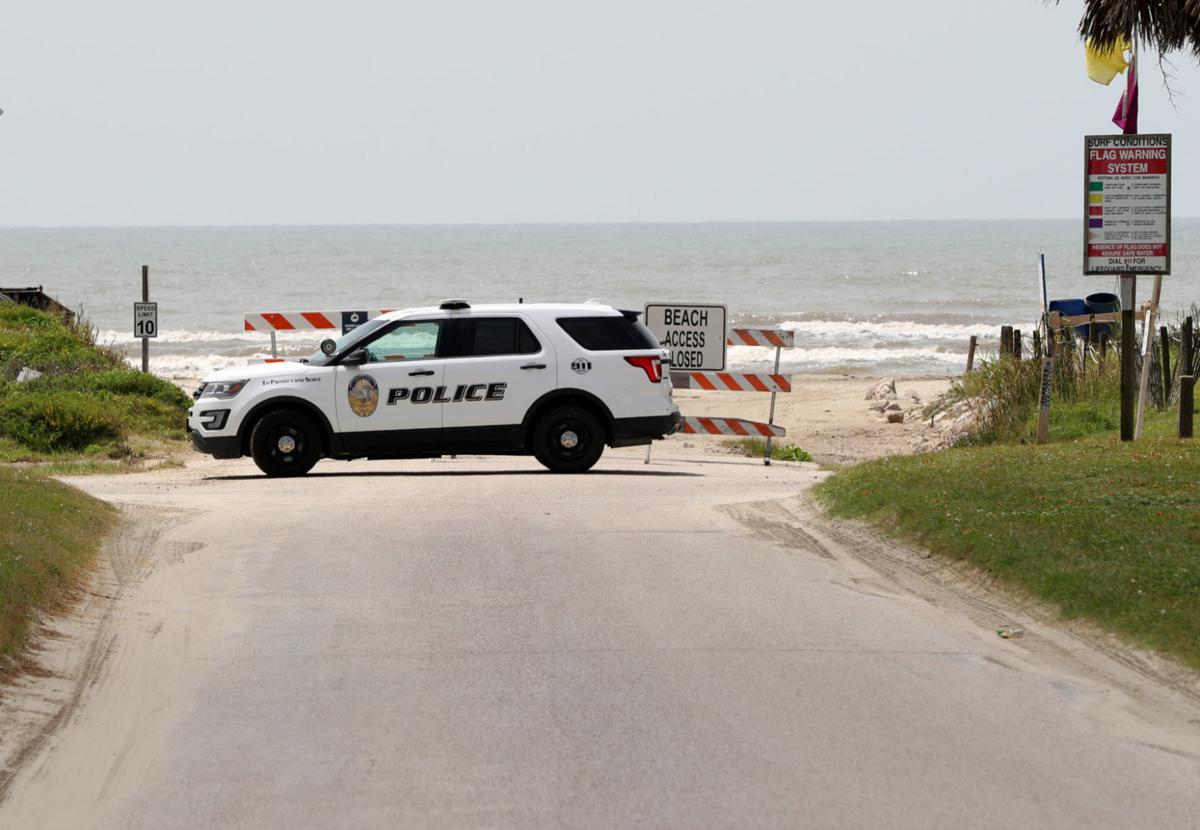 As Holiday Begins Closed Beaches Keep Crowds Away From Galveston Local News The Daily News