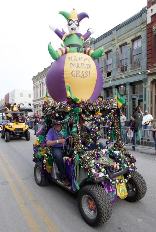 The Daily News Annual Zaniest Golf Cart And Art Car Parade