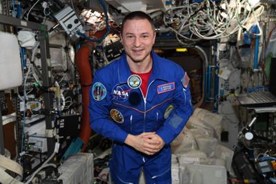 Astronaut sends holiday greetings to Friendswood