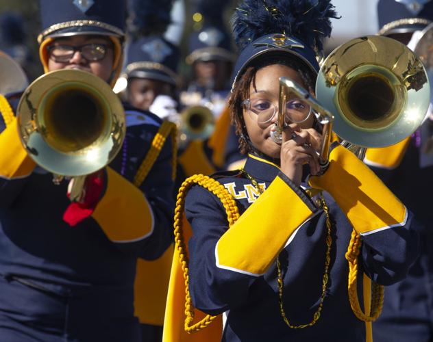 Eight La Marque band members receive 2.6 M in scholarship money