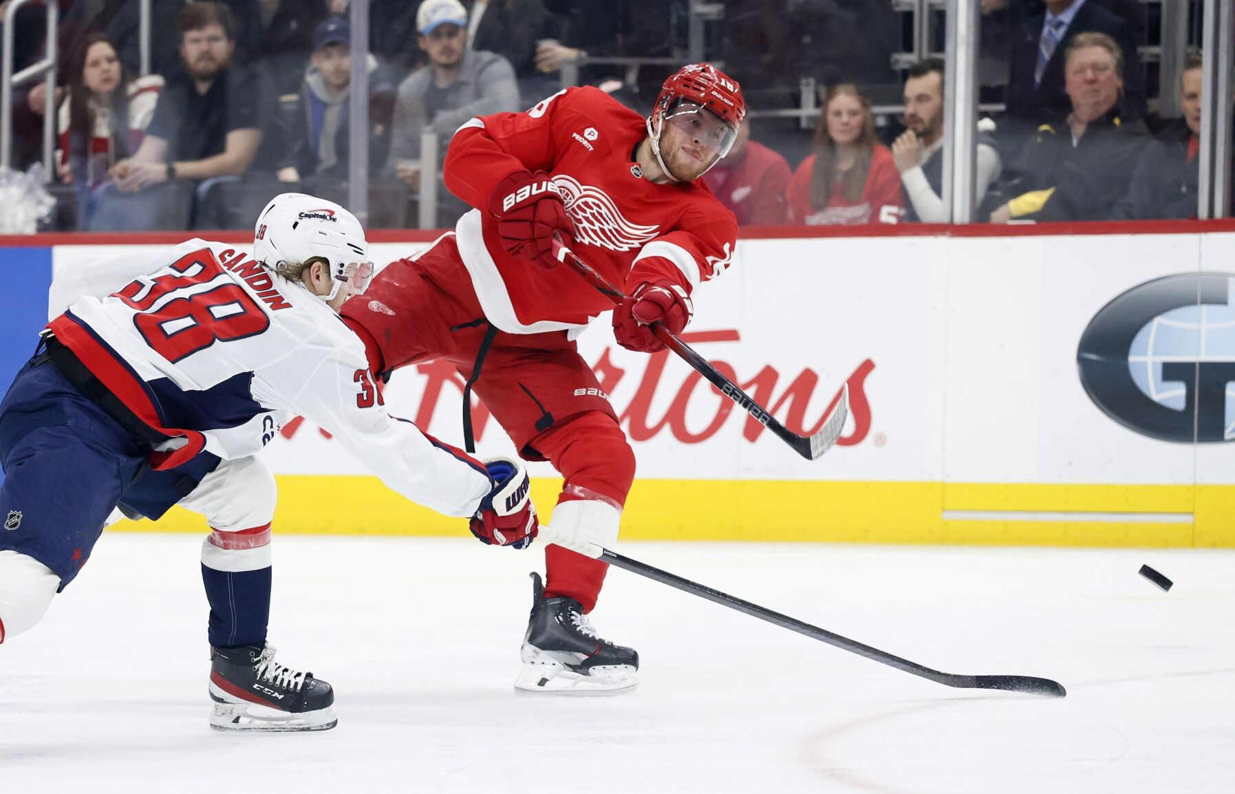 Kane Reaches 1,300 Points, Red Wings Halt Four-game Slide With 4-2 Win ...