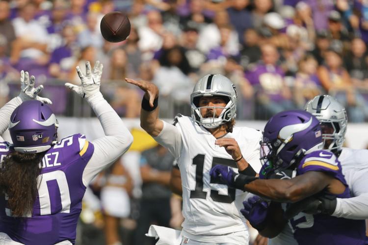 Vikings' McCarthy throws interception, 2 TDs in preseason debut for 24