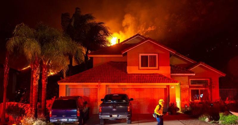 The Springs Fire arrives on the hills just behind a home on Ryder Way in Moreno Valley, Calif., Friday, April 3, 2026.