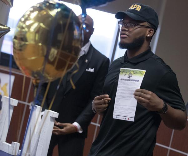 Eight La Marque band members receive 2.6 M in scholarship money