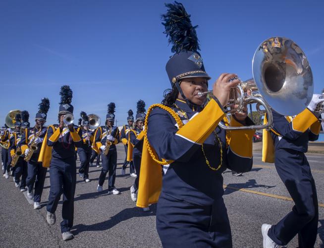 Eight La Marque band members receive 2.6 M in scholarship money