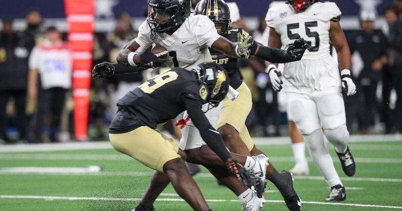 Richmond Randle's Landen Williams-Callis (1) breaks a tackle by South Oak Cliff's Rickey Giles (29) during the Class 5A, Division II State Championship game on Friday, Dec. 20, 2024, at AT&T Stadium in Arlington, Texas.
