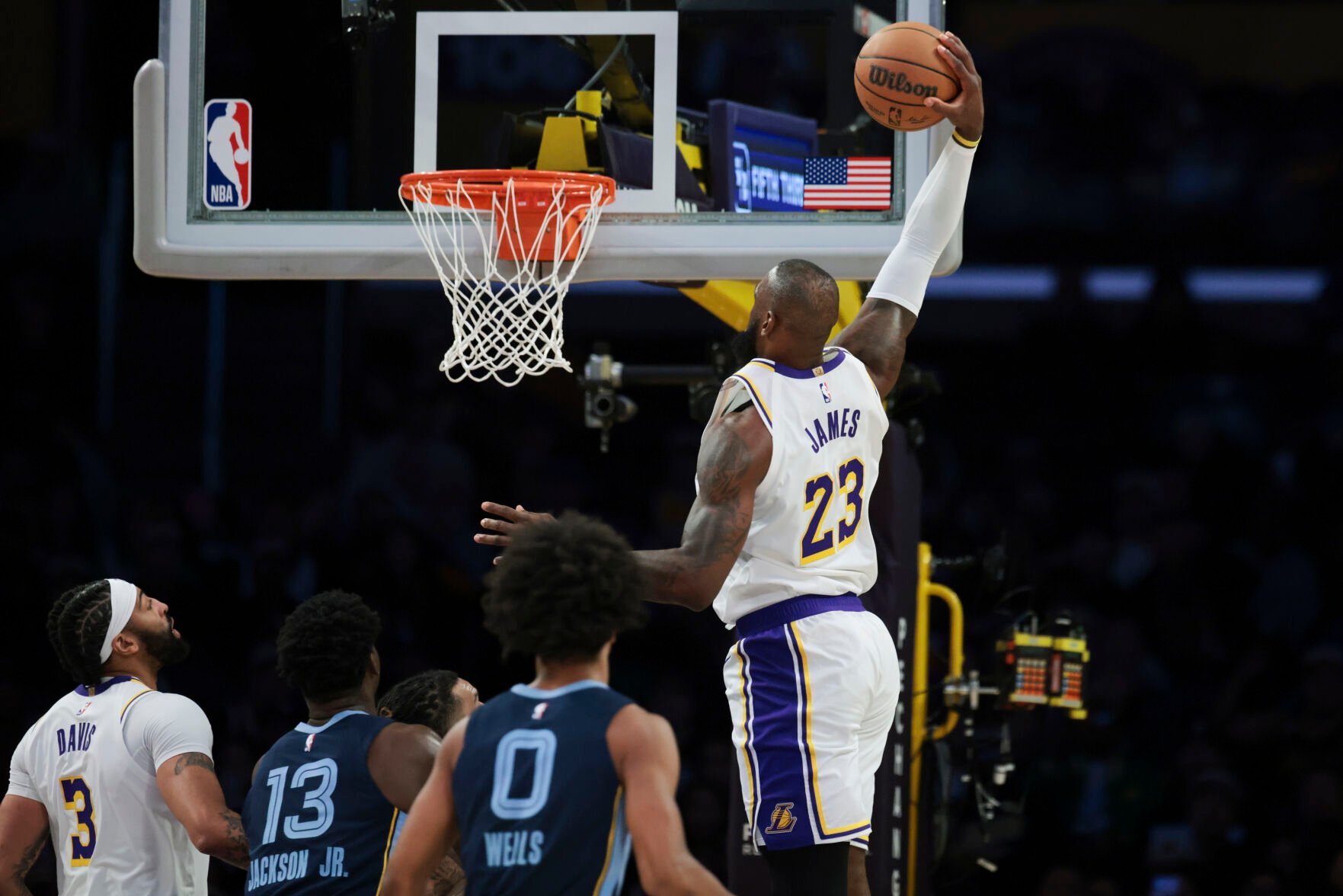 LeBron James Returns To Score 18 In Lakers' Win Vs Grizzlies After ...