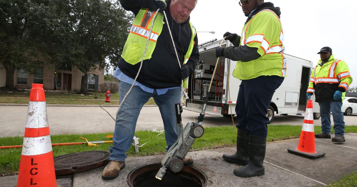 Local Dig League City crews dig new truck that means less digging | Local News ...