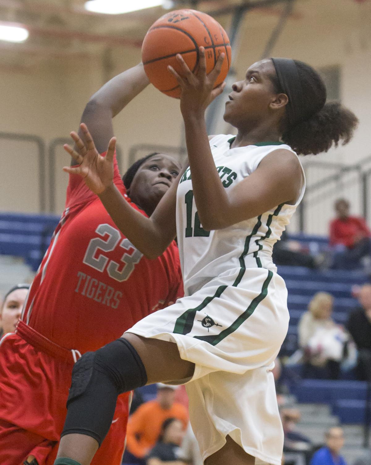 Second Quarter Run Brisco S Big Night Lead Clear Falls Over
