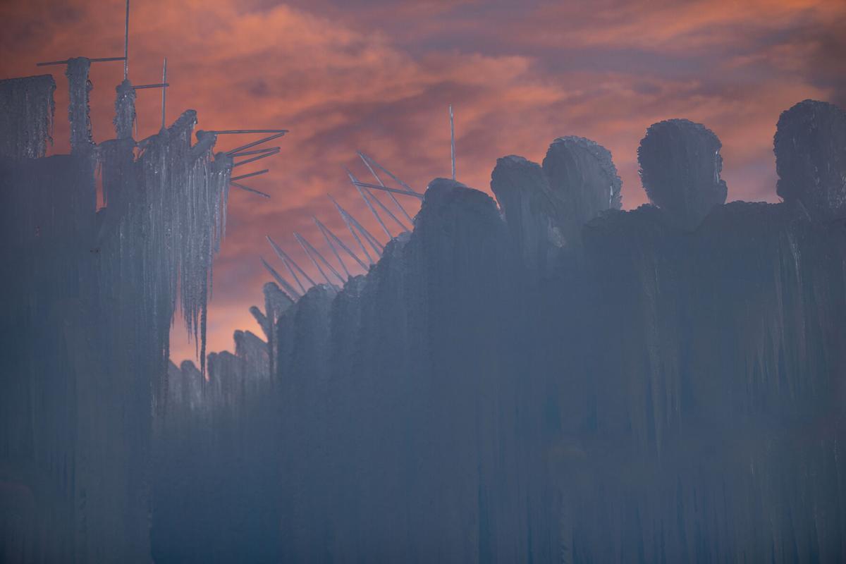 12xx20-news-icecastles 09.jpg