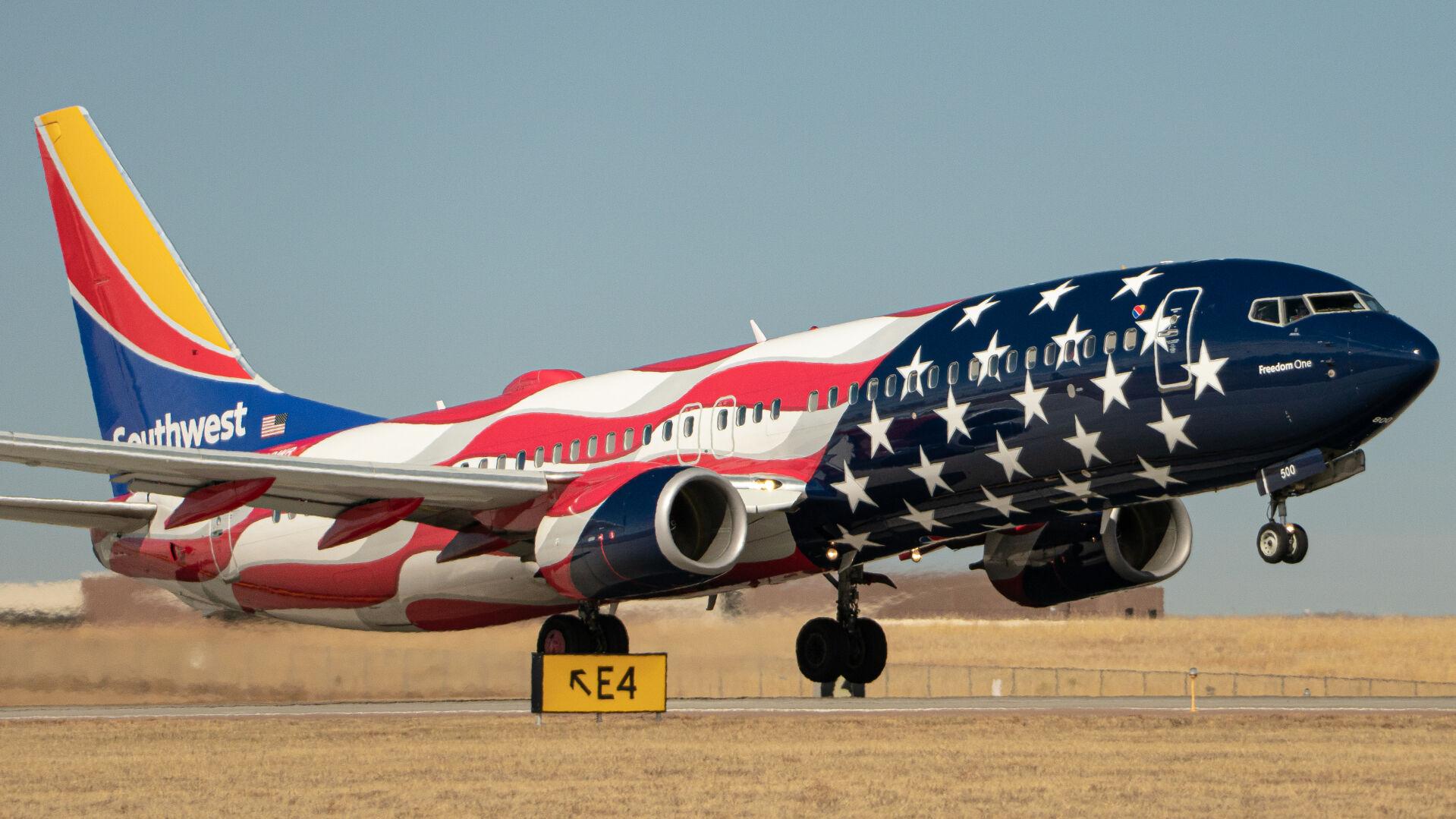 American Airlines Domestic First B737-800 Las Vegas to Dallas review - Turning left for less