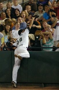 Sky Sox extend win streak to stay close in division race