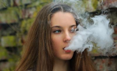 Vaping among US teenagers drops roughly 40% during pandemic