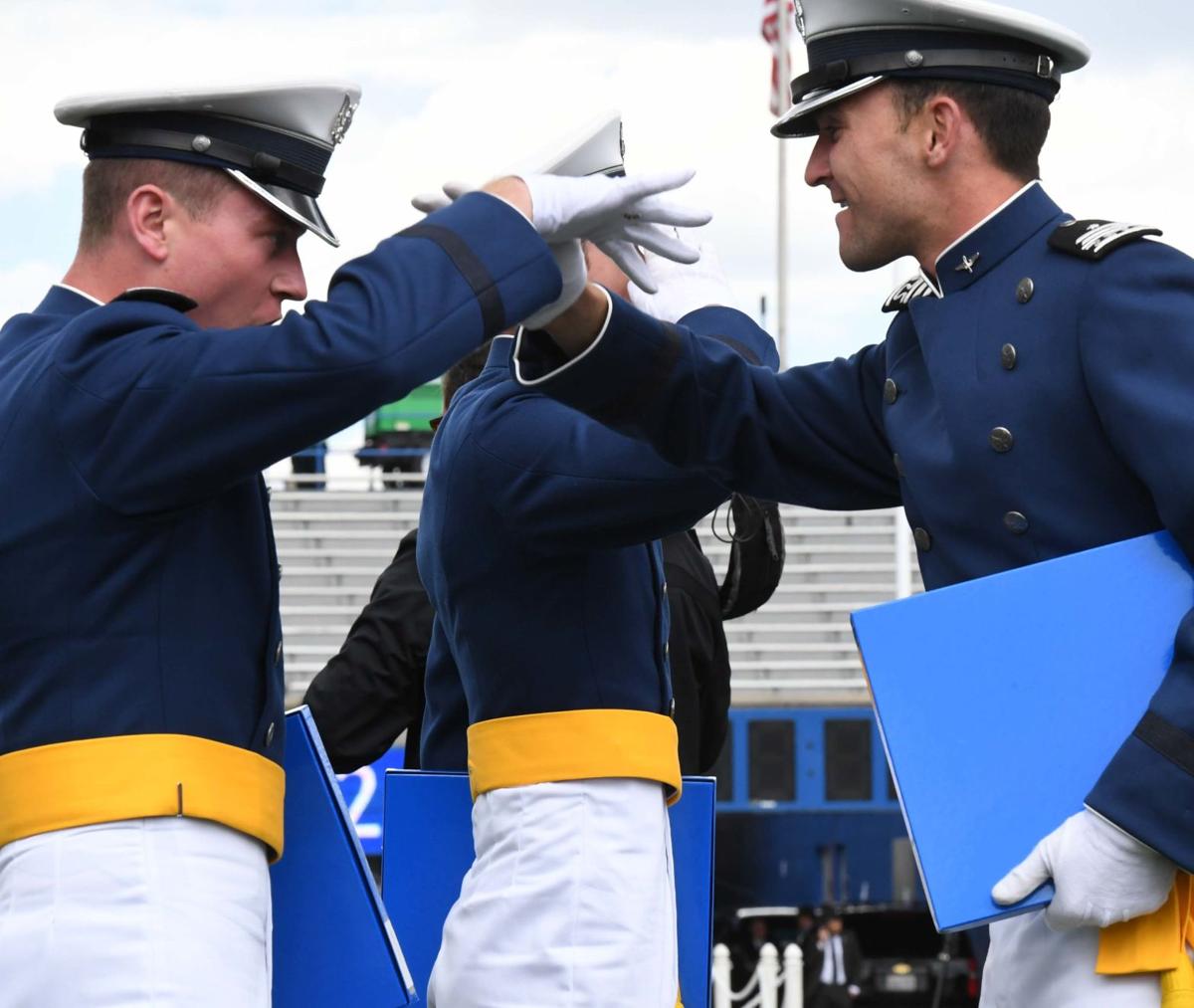503119-news-graduation-president 3380 .jpg