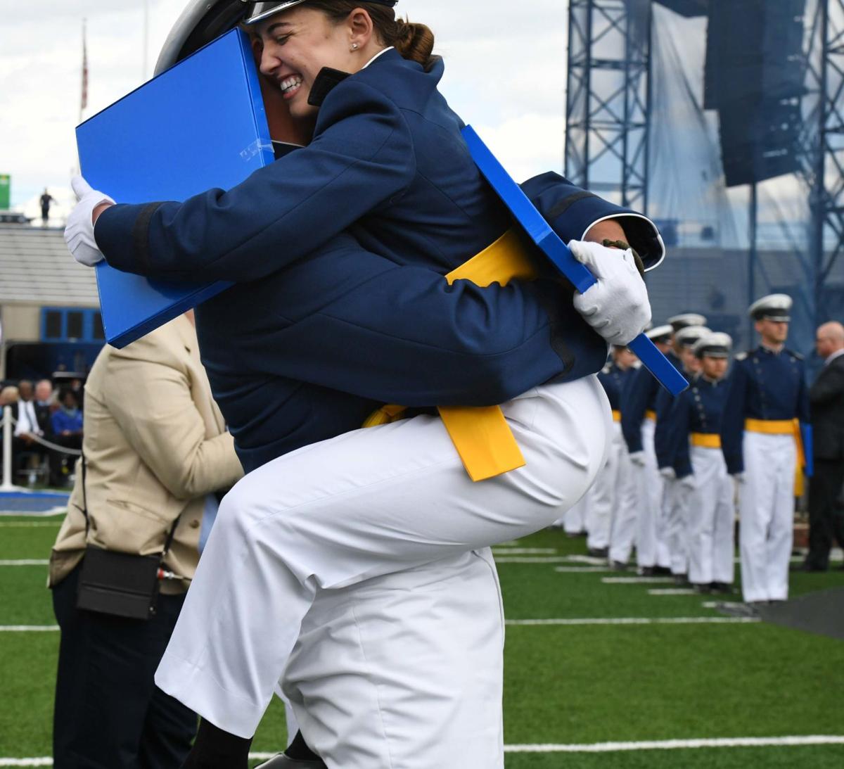 503119-news-graduation-president 3878 .jpg