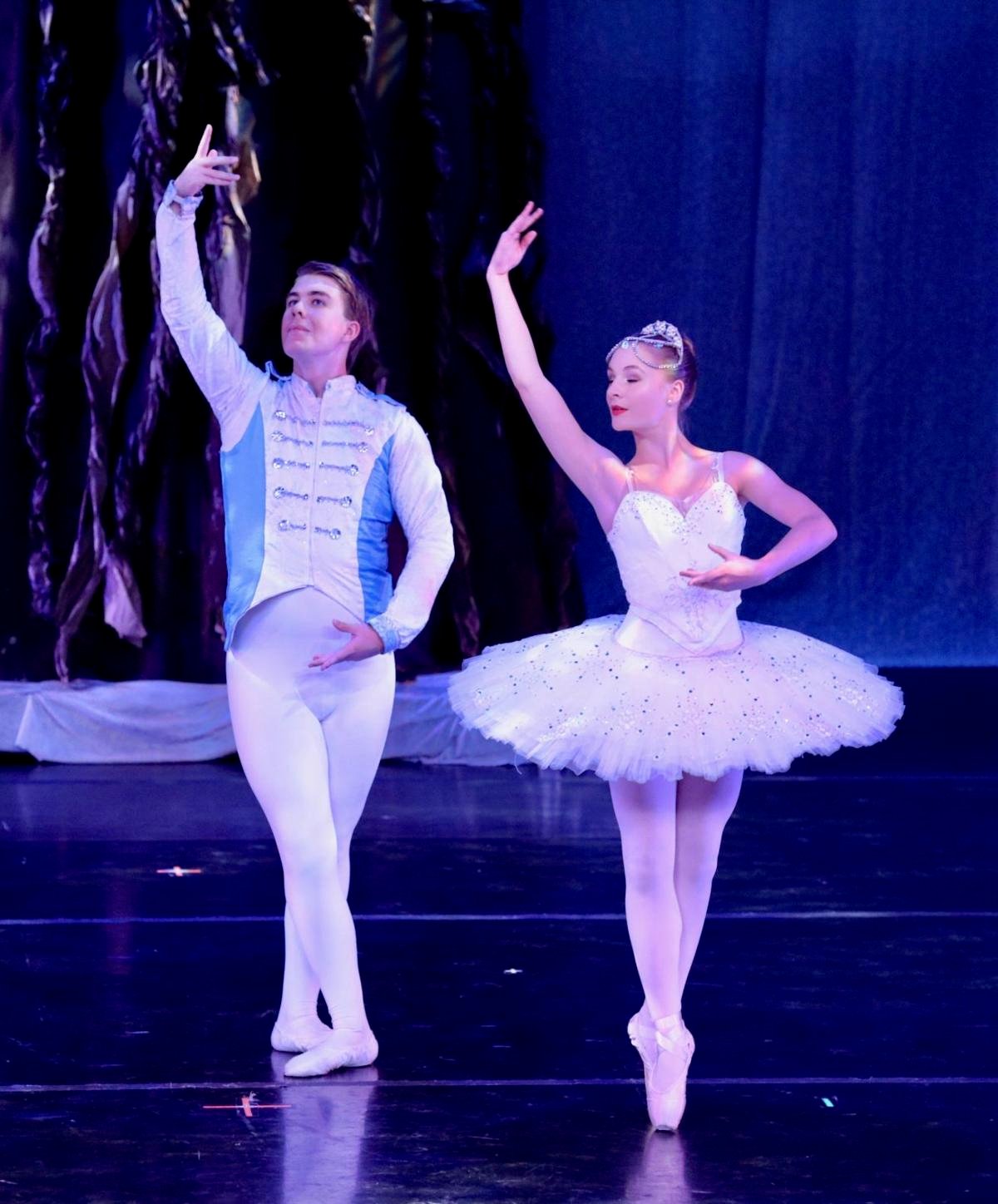 'Nutcracker,' clowns, modern dance on stages around