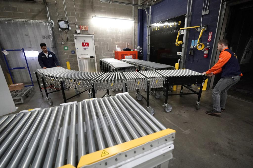 Us Retailers Hope Higher Pay Will Buy More Efficient Workers