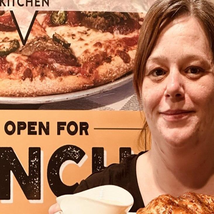 Colorado Springs pizza kitchen has new chef and lunch hours