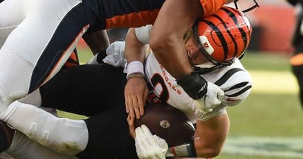 Underdog Jonathan Harris overcomes odds to become firststring Broncos defensive end Underdog Jonathan Harris overcomes odds to become firststring Broncos defensive end