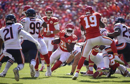 Chiefs lose Jamaal Charles in last-minute loss to Bears